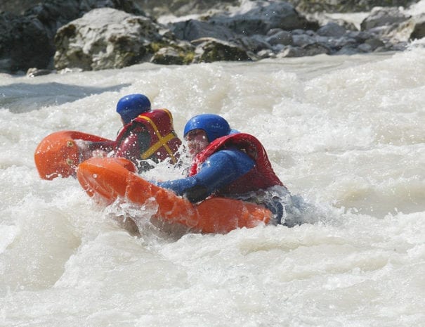 ragazzi che praticano hydrospeed